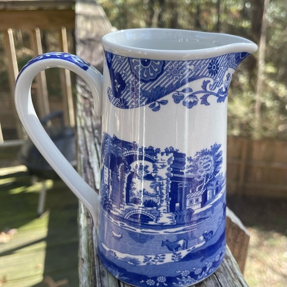 Blue Italian Spode milk vase. Discontinued pattern. 5” - Picture 5 of 7